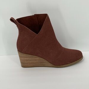 TOMS Sutton wedge ankle boots Chestnut brown suede v notch zipper bootie new 8
